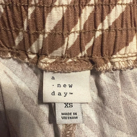 Women’s High Waisted Printed Linen Pants - Picture 3 of 3